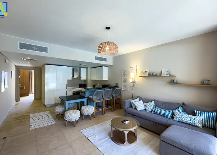 Apartment The Striking 2bdr Mangroovy Free Pool & *