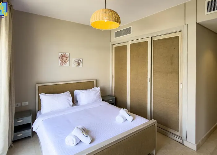 The Striking 2bdr Mangroovy Free Pool & Apartment