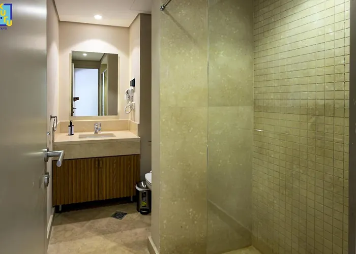 The Striking 2bdr Mangroovy Free Pool & Apartment
